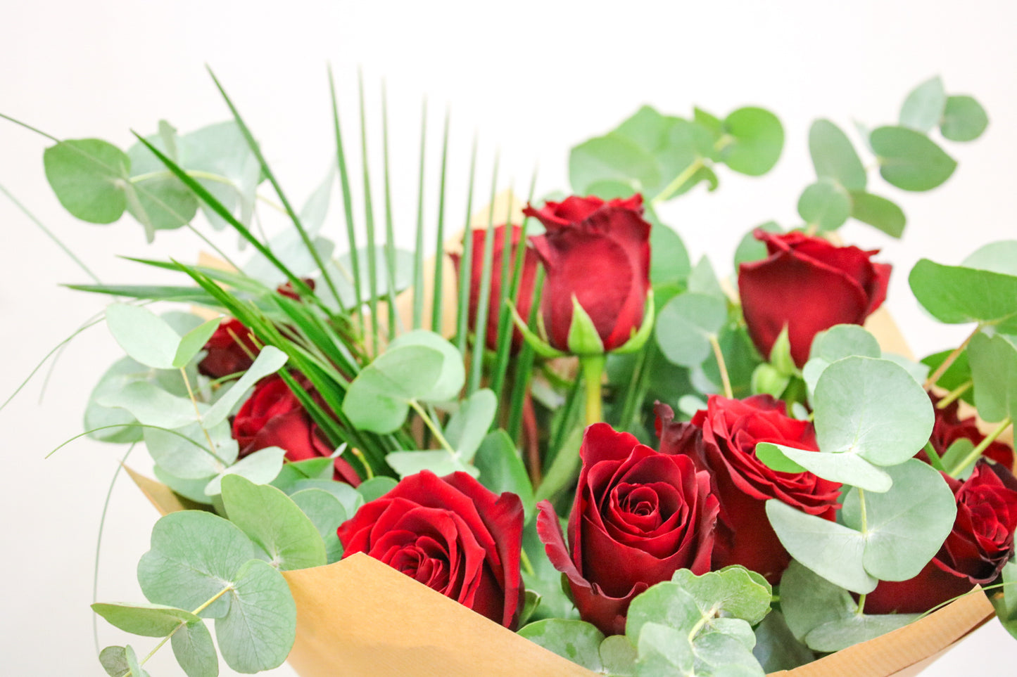 Scarlet Blush – Pink & Red Valentine’s Flower Bouquet with Roses & Hydrangea