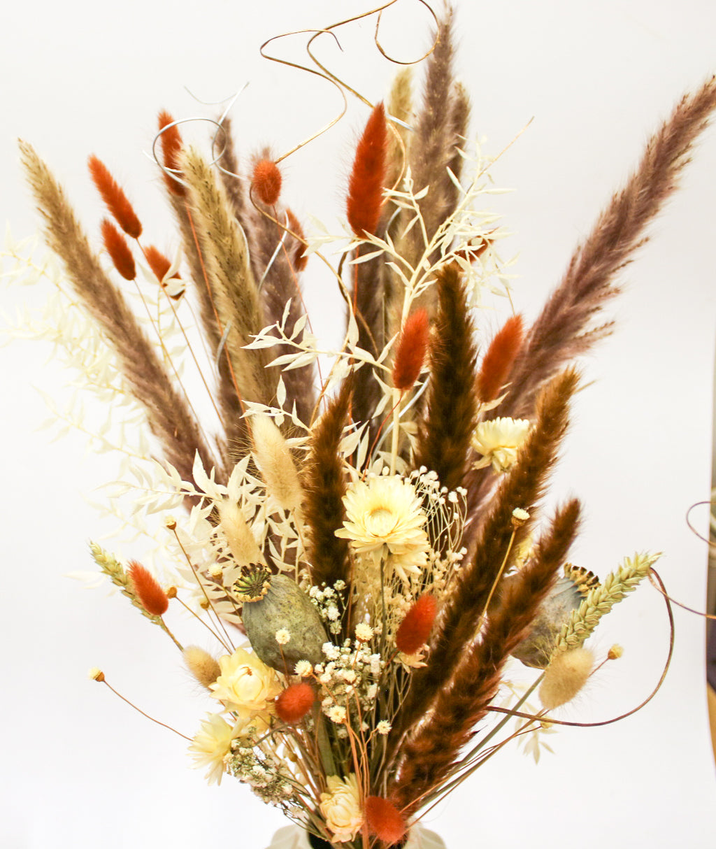 Stunning large dried flower bouquet featuring fluffy pampas grass, ideal for creating a striking centerpiece or as a wedding bouquet