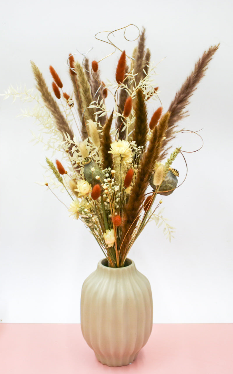 Large pampas dried floral wedding bouquet featuring natural pampas grass, white dried flowers, and a rustic touch, ideal for elegant wedding decor.