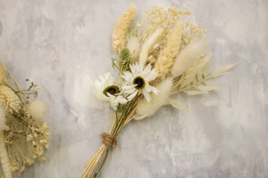 Trio Dried Flower Buttonholes – Black, White & Mixed Set | Boho Groom Boutonnières | Wedding Party Florals | Everlasting wedding Keepsake